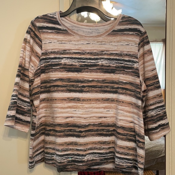 Studio Works Woman 1x top with 3/4 length sleeves - Picture 3 of 11